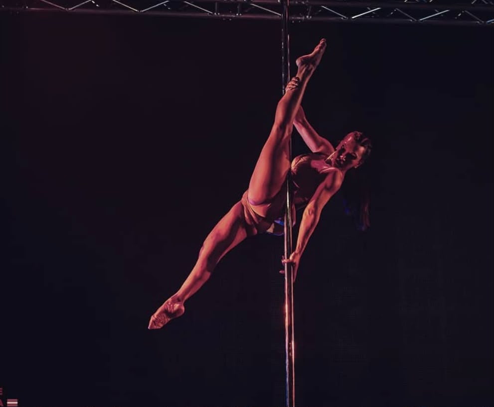 רחלי אביטבול מדריכת ריקוד על עמוד Pole Sport ISRAPOLE