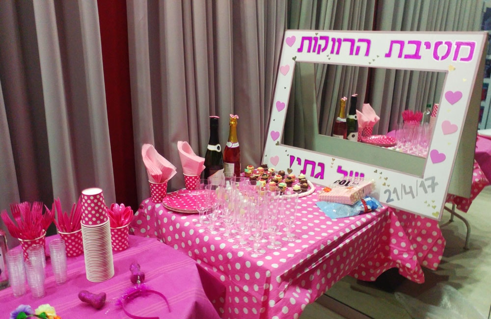 ריקוד על עמוד מסיבת רווקות