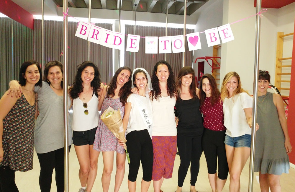 מסיבת רווקות ריקוד על עמוד