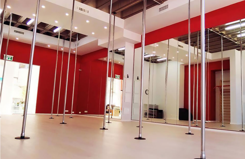 ריקוד על עמוד מסיבת רווקות